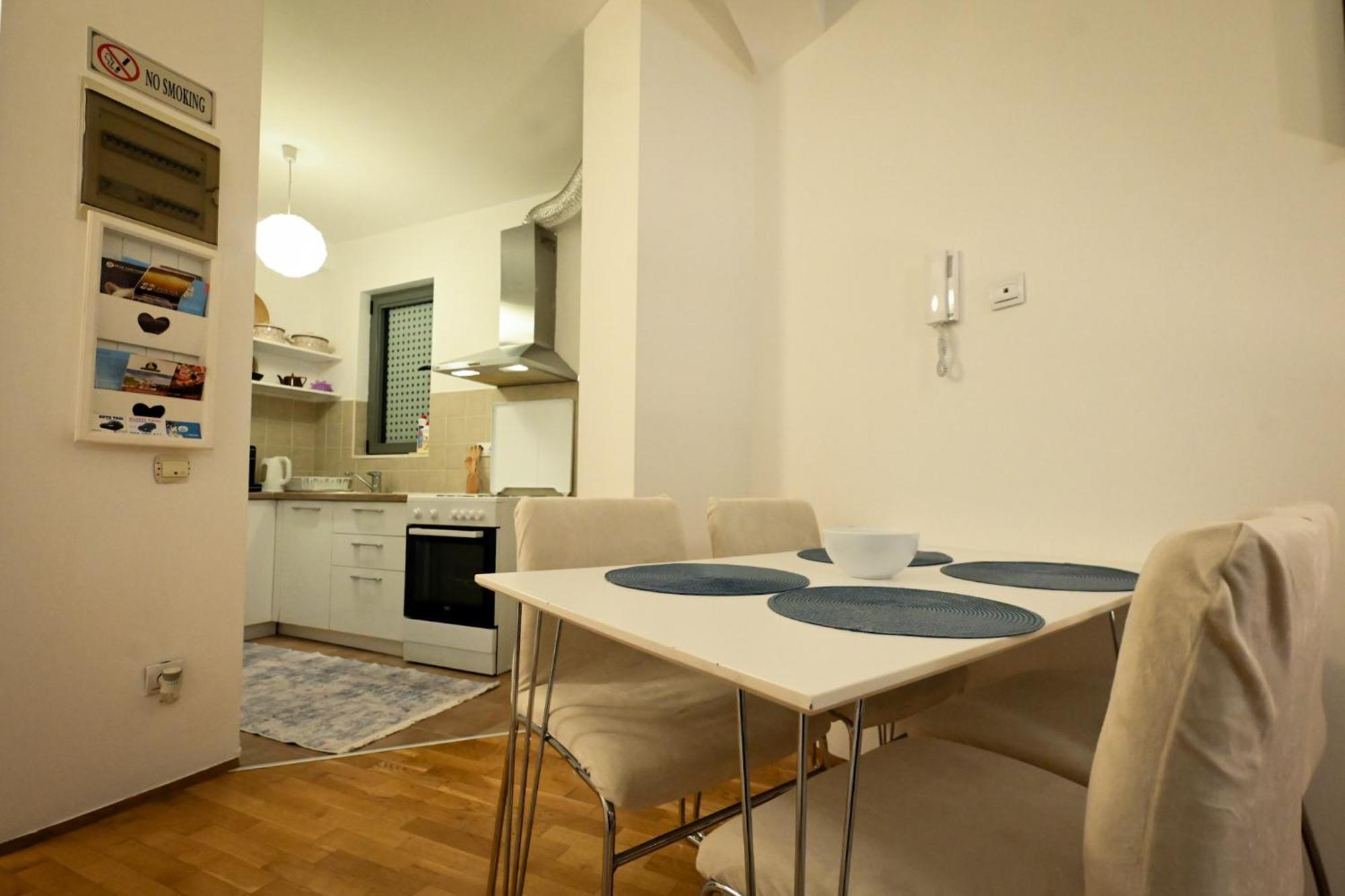 L&B Studio Apartment Pristina Eksteriør bilde