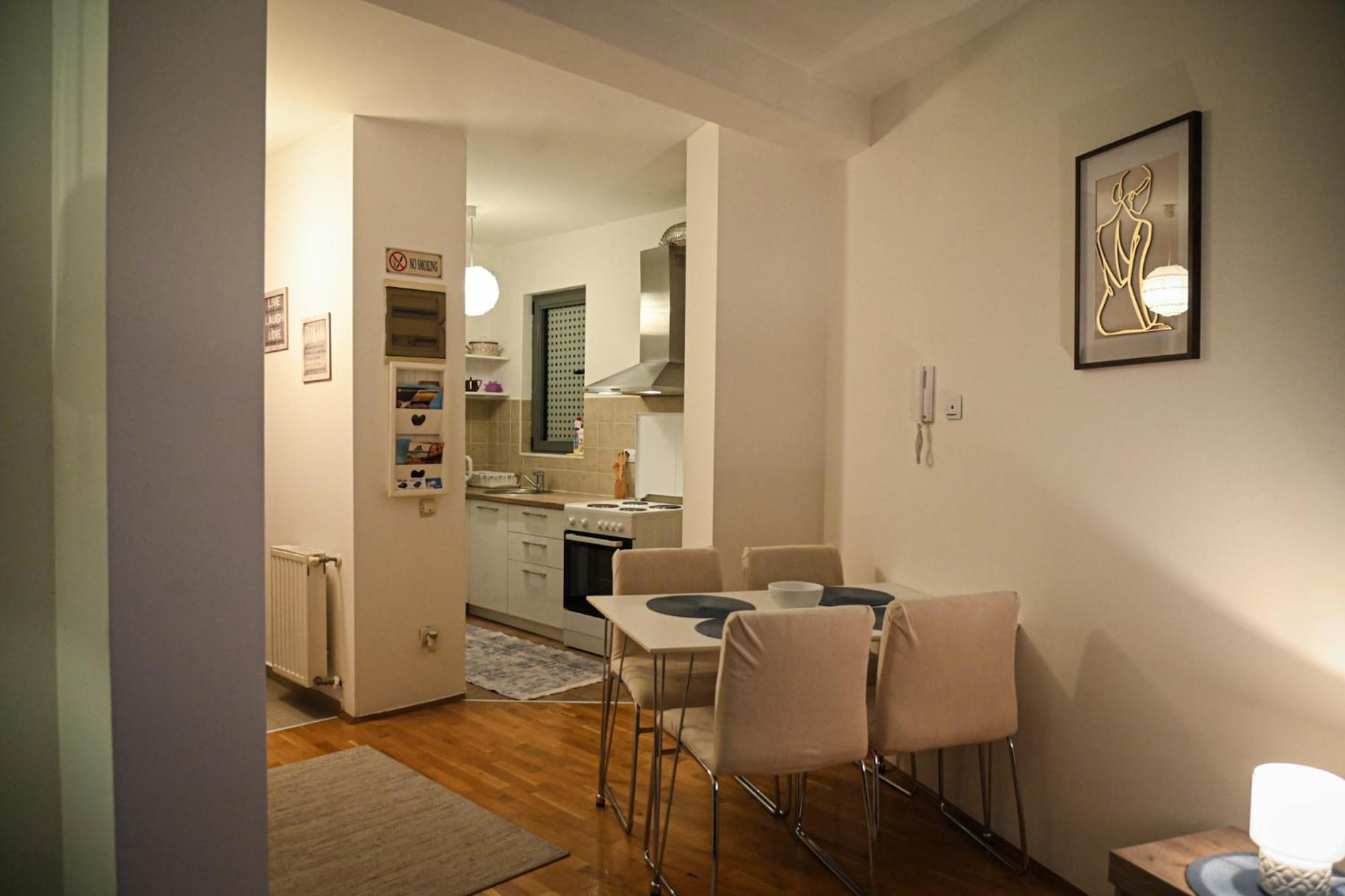 L&B Studio Apartment Pristina Eksteriør bilde
